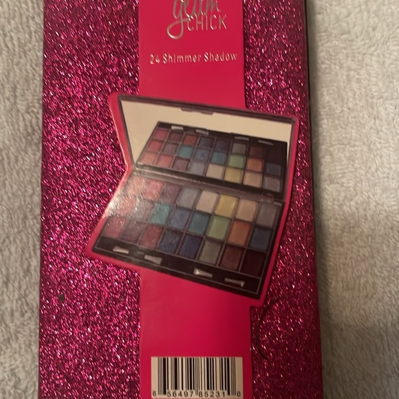 Glam Chick eye shadow - Picture 3 of 5
